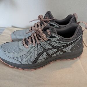Asics Women's Frequent Trail Sneakers 8 Wide